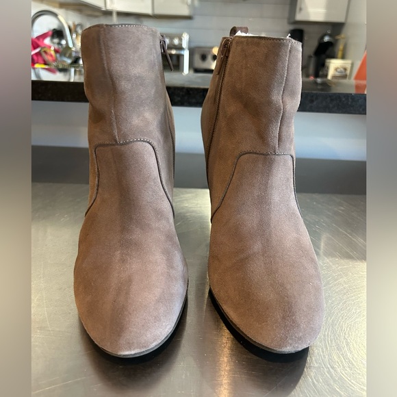 NINE WEST taupe suede booties - Picture 8 of 8